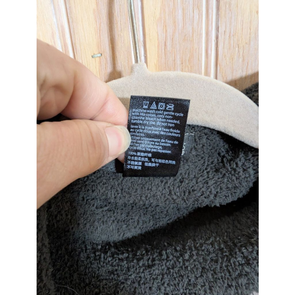 NWOT Barefoot Dreams Cozy Chic Blanket Wrap Dark Gray (OS Plus) - Picture 4 of 5